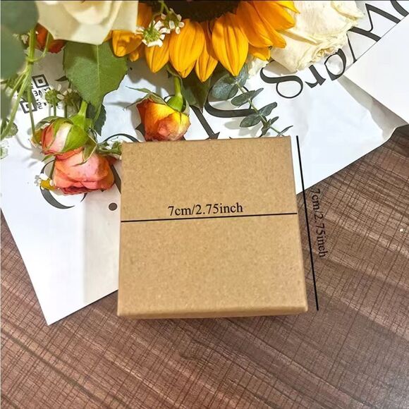 Gorgeous Mom Necklace, Mother’s Day or Grandma Gift with Yellow Box + Card​ - Picture 6 of 8